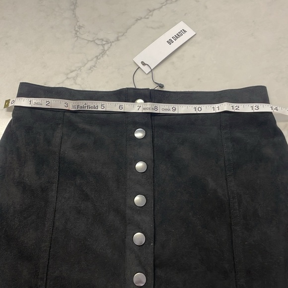 NWT BB Dakota Black Faux Suede Mini Skirt Size 4 - Picture 6 of 7
